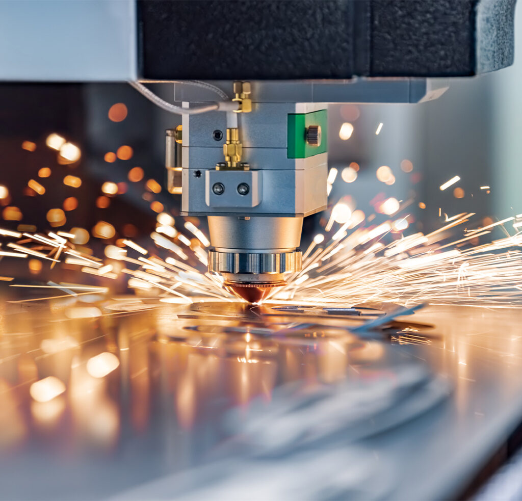 Fabrication Corten sur mesure par découpe laser de précision d’une plaque métallique en atelier
