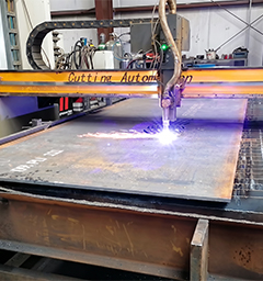 Découpe plasma CNC d’une plaque métallique pour la Fabrication Corten sur mesure