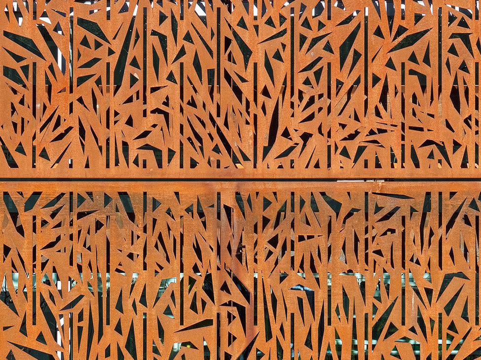 Fabrication Corten sur mesure de panneaux décoratifs ajourés avec patine naturelle